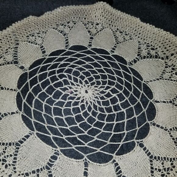 Vintage crocheted doilie 12.5 inches - Picture 3 of 3